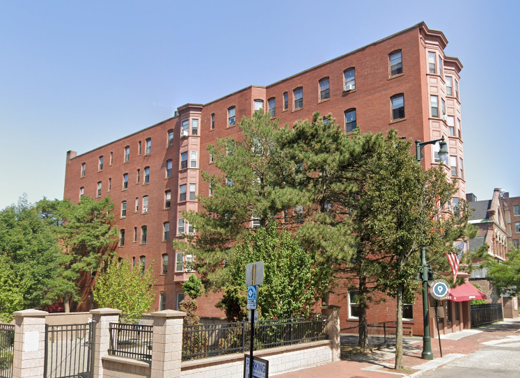 Burnham Arms - 633 Congress